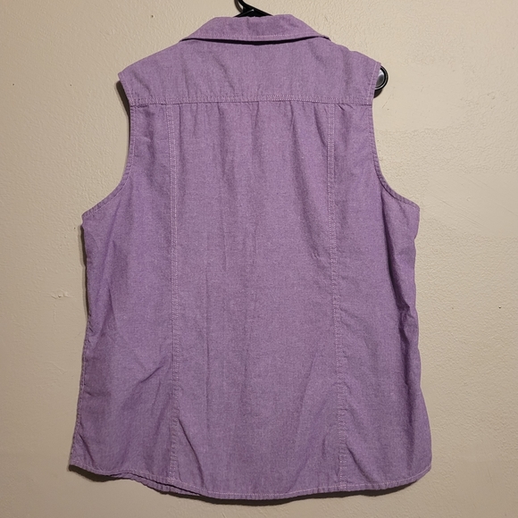Brit & Brindle Sleeveless Button Down Top (SNAPS) - Picture 2 of 13